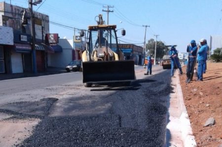 Sinalização em novo retorno perto do Good Bom encerra obra de melhoria viária na av. da Emancipação