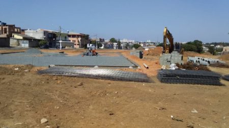Piso da área onde será implantado Parque Novo Ângulo é concretado
