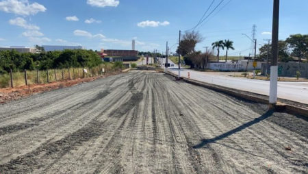 Trecho em duplicação na av. Thereza Ana Cecon Breda começa a ser asfaltado