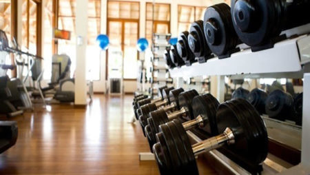 Governo de SP mantém fechados Academias e salões de beleza no estado