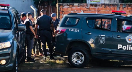 Policiais do 1° Baep detém indivíduo com arma de fogo e dinheiro após tentar dar fuga