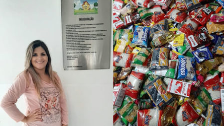 Cantora Erica Barbosa fez doação de alimentos arrecadados durante transmissão da live