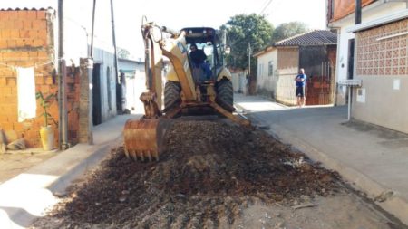 Começa obra de asfalto em três ruas do Parque Peron