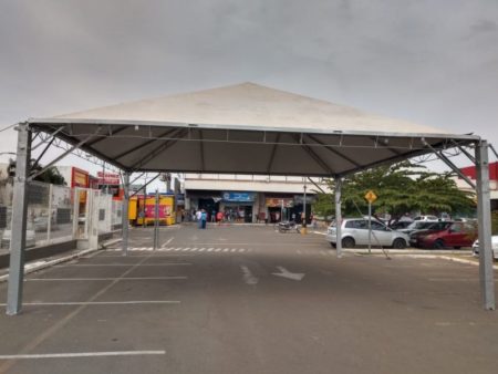 A partir desta quinta-feira (07/05), população que aguarda atendimento na Caixa Federal do centro poderá se abrigar em tenda instalada pela Prefeitura