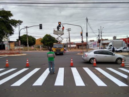 Prefeitura implanta mão dupla em via do Remanso Campineiro