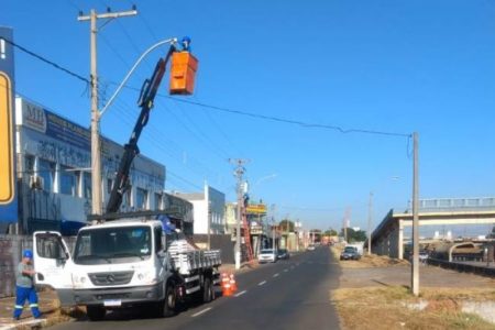 Após implantar lâmpadas LED no Jd. Amanda, Prefeitura começa a trocar luzes no Jd. Rosolen
