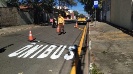 Prefeitura realiza mutirão de implantação e reforço de sinalização de solo