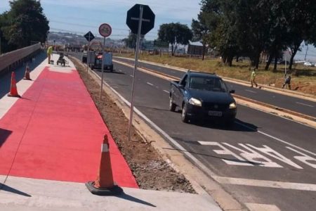 Ciclovia em nova avenida atrás da Havan recebe sinalização