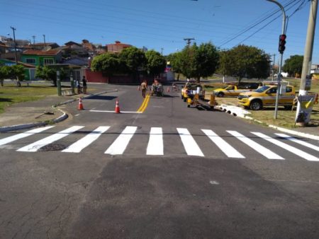 Ruas do Jardim Minda recebem reforço e implantação de sinalização viária