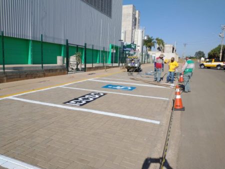 Prefeitura delimita vagas de estacionamento na Estação Cidadania de Esportes do Jardim Amanda