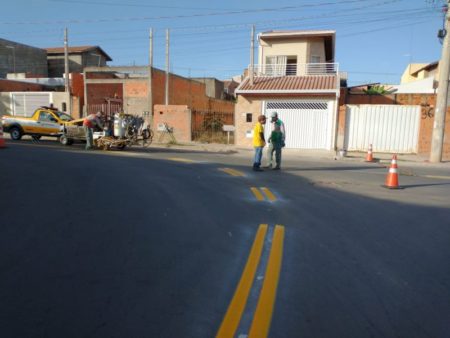 Jardim Santa Fé recebe melhorias na sinalização viária