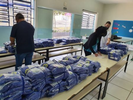 Prefeitura inicia entrega de uniformes escolares de inverno na próxima semana, com dia e hora marcados