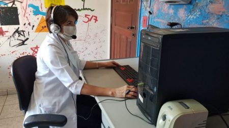 Pacientes com transtornos mentais e familiares recebem orientações e atendimento online da Prefeitura