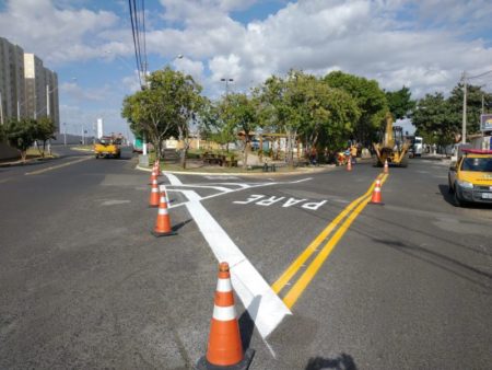 Ruas no entorno da “Praça do Pastel” ganham lombadas e sinalização viária