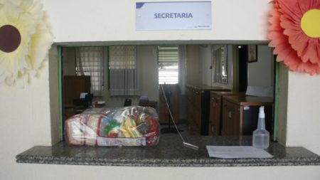 Famílias de alunos da rede municipal receberão mais um kit de alimentação