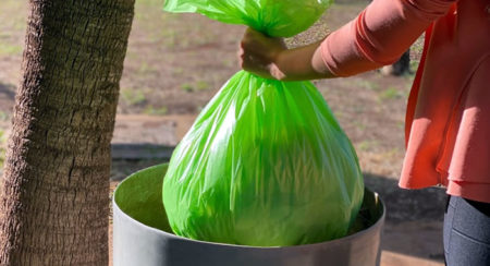 Industria em Hortolândia fabrica saco para lixo com zero emissão de carbono