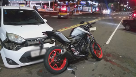 Acidente de carro e moto no Cruzamento Emancipação x Olívio Franceschini