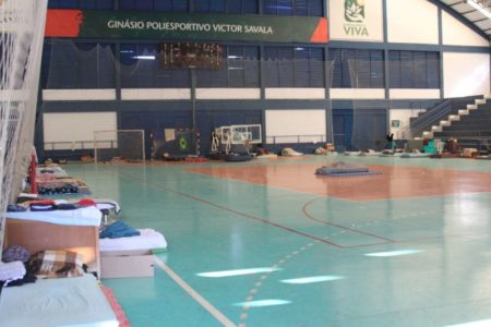 Prefeitura mantém estrutura para abrigar pessoas em situação de rua no Ginásio Victor Savala