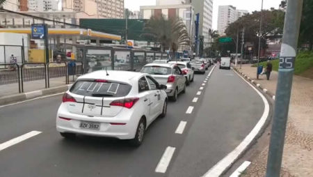 Motoristas de aplicativo fazem carreata em uma homenagem a colega morto em Campinas