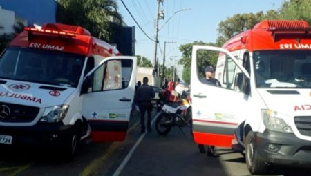 Colisão entre carro e moto deixa duas pessoas feridas no Jardim Amanda
