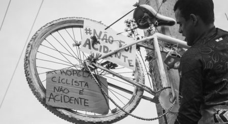 No dia Nacional do Ciclista, as homenagens vão para os que morrem atropelados diariamente