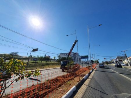Mais de 250 luzes de LED iluminam Av. Olívio Franceschini