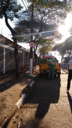 Proibido estacionamento em via movimentada do Residencial Maria de Lourdes