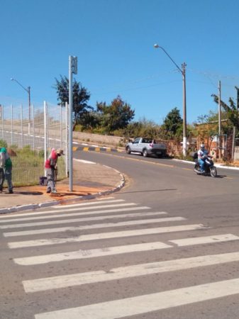 Por mais segurança viária, Prefeitura inicia implantação de semáforo próximo à Câmara Municipal