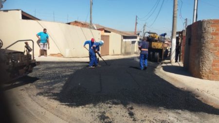 Prefeitura conclui pavimentação de ruas no Pq. Perón