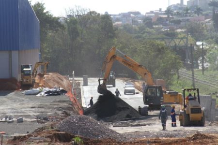 Ruas em obras na Região Central recebem sistema de drenagem