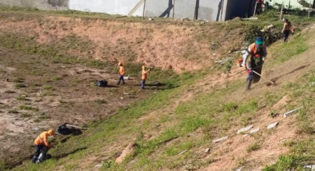 Mutirão de limpeza e poda do mato beneficia 12 bairros de Hortolândia