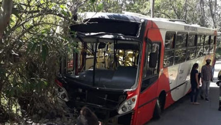 Acidente com ônibus deixa seis pessoas feridas em Campinas