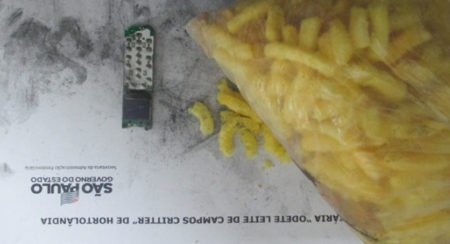 Placa de microcelular é encontrada dentro de pacote de salgados, na PII de Hortolândia