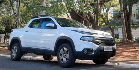 Fiat deixa linha Toro 2021 mais segura e conectada Modelo conta com oito versões e opção de motorização flex e diesel