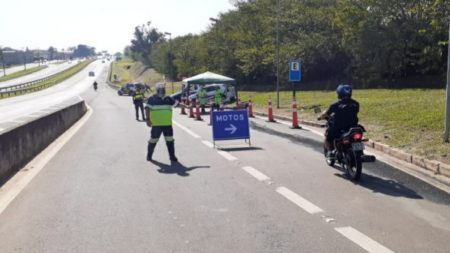Rodovias do Tietê distribui antenas anti cerol na rodovia SP-101 em Hortolândia