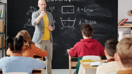 Mais de 900 escolas da rede estadual de SP retomam atividades presenciais opcionais