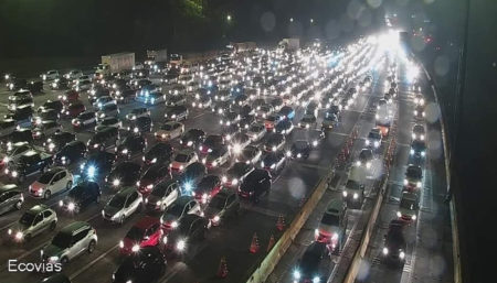 Grande congestionamento na descida para a praia