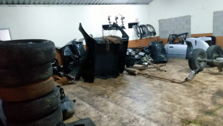 Policiais “estouram” desmanche de veículos na região do Novo Ângulo