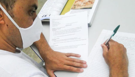 Rotina de aulas muda e presos de SP continuam estudando