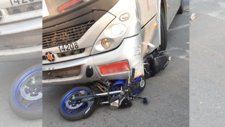 Ônibus colide contra moto no Jardim Nossa Srª Auxiliadora