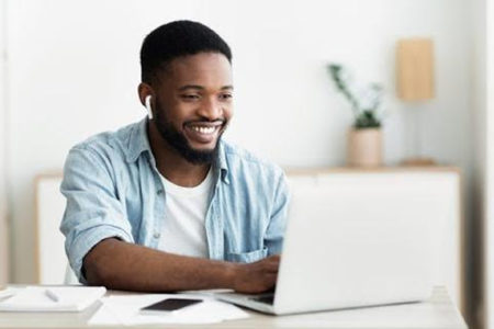 Bate-papos por vídeo gratuitos e pagos – os quais escolher?