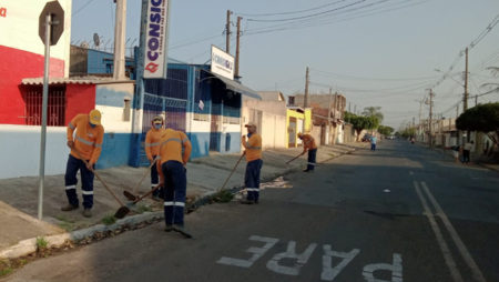 Mutirão de limpeza, poda do mato e zeladoria da Prefeitura é realizado no Jardim Amanda