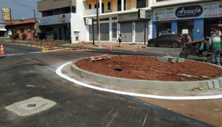 Nova rotatória implantada na Rua dos Estudantes será liberada a partir desta quarta-feira (30/09)