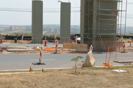 Avança obra do portal de entrada na Av. São Francisco
