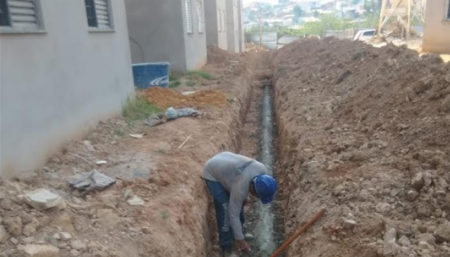 Prefeitura instala tubulação de combate a incêndio nas unidades habitacionais do Jd. Boa Esperança