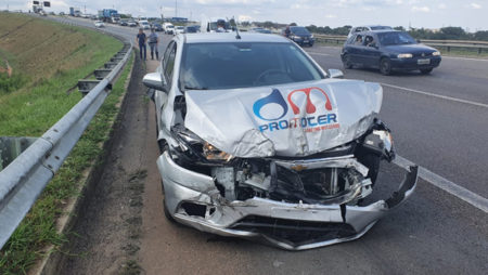 Mulher fica ferida após acidente na rodovia Santos Dumont, em Campinas