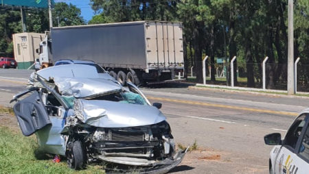 Indaiatuba: Mulher morre após carro colidir contra traseira de caminhão