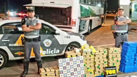 Polícia Rodoviária apreende 347 quilos de drogas em ônibus na rodovia Anhanguera 