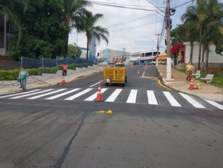 Entorno do Hospital Municipal ganha reforço na sinalização de solo