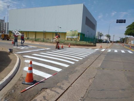 Ruas do Jd. Amanda em frente à Estação Cidadania de Esporte têm sinalização reforçada